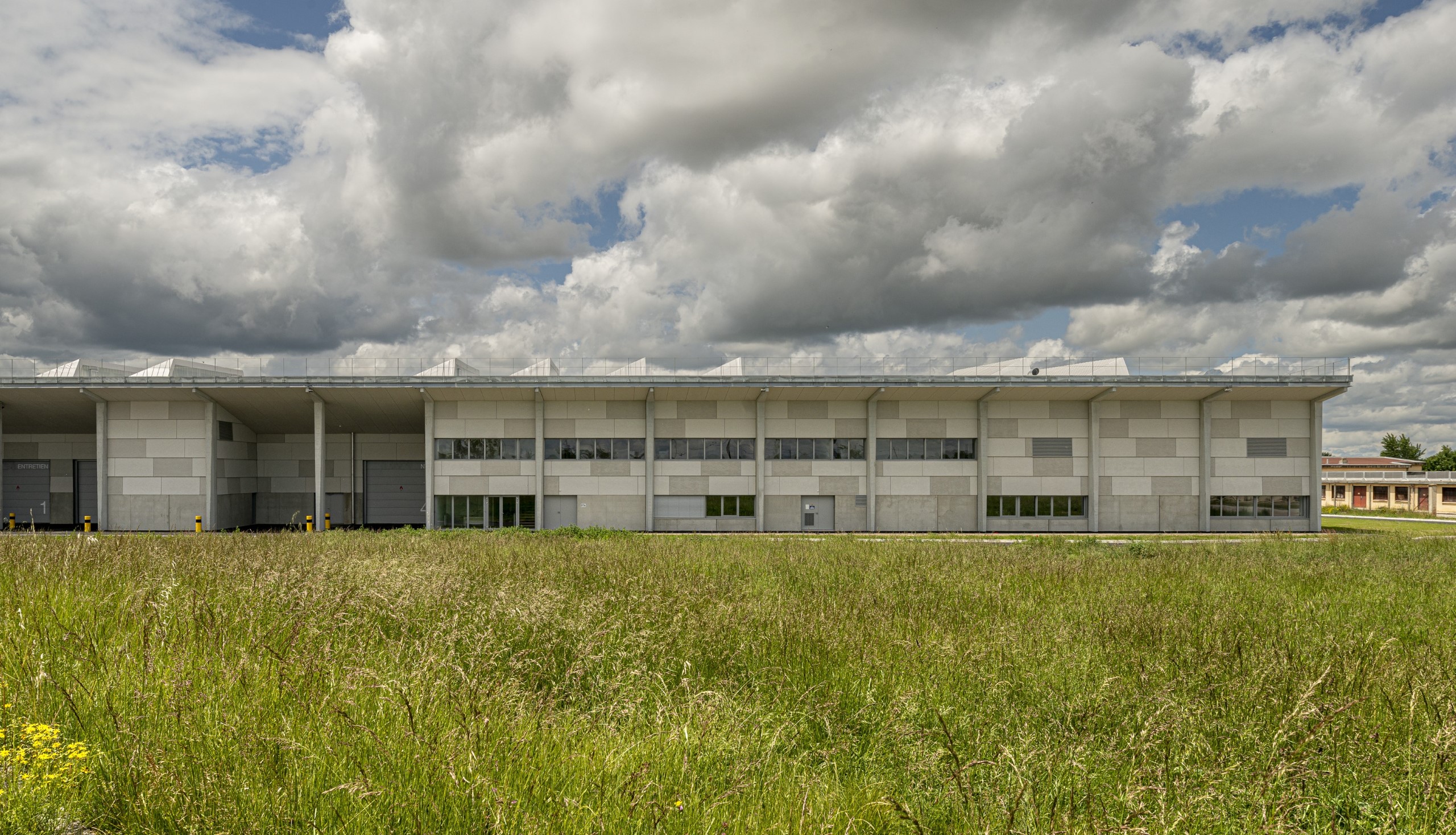 agence d'architecture DLW : projet de construction des infrastructures de soutien technique des véhicules blindés de nouvelles générations (programme Scorpion) à Pamiers